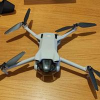 DJI Mini 3 + Radiocomando DJI RC con schermo