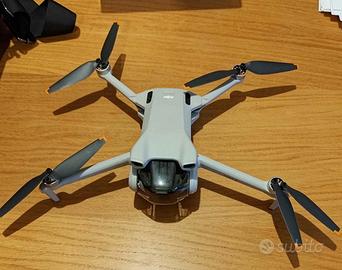 DJI Mini 3 + Radiocomando DJI RC con schermo
