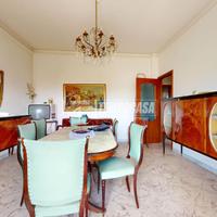 Comodo trivani, con cantina e posto auto.