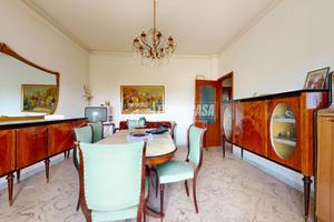 Comodo trivani, con cantina e posto auto.