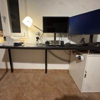 Scrivania IKEA componibile, completa o a pezzi