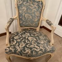 3 poltrone classiche in legno intagliato