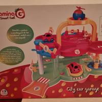giocattoli garage con macchinine