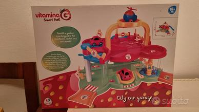 giocattoli garage con macchinine