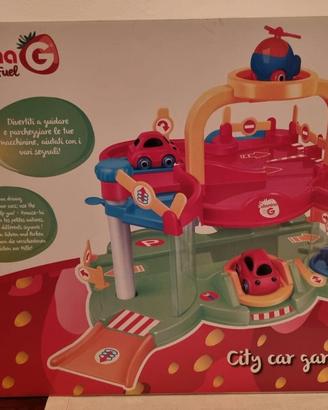 giocattoli garage con macchinine