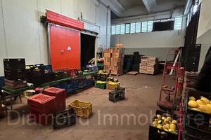 Capannone con piazzale ad Aci Catena