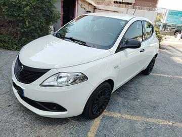 Lancia Ypsilon 1.0 FireFly 5 porte S&S Hybrid Ecoc