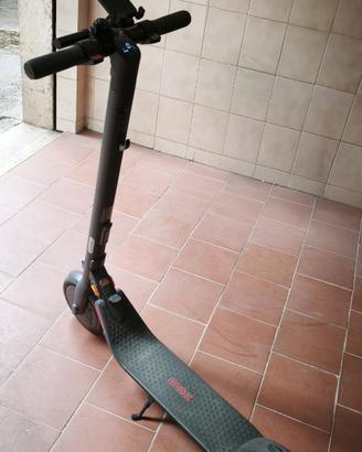 Monopattino elettrico Ninebot E22E 