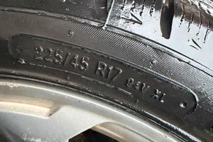 Gomme 225/45/R17