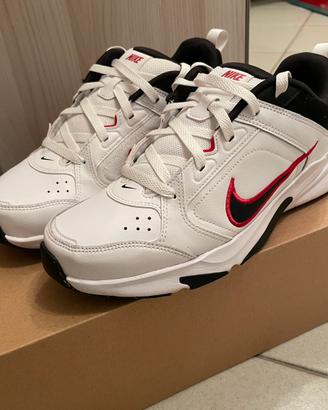 Sneakers Nike Defy All Day Taglia EU 43