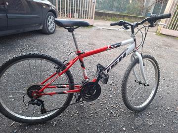 Mountain bike per ragazzi 24" cambio  21 rapporti