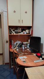 Mobile scrivania con porta PC e scaffali