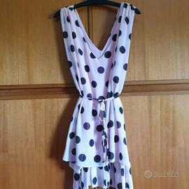 Vestito estivo corto rosa a pois neri, fresco