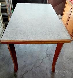 Tavolo da cucina 