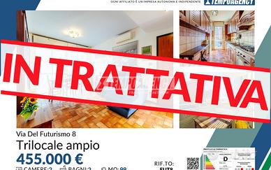 Ampio trilocale con doppi servizi, terrazzi e box