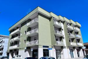 Secondo piano 4 vani+acc.+poss.box auto