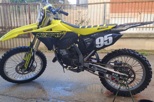 Suzuki rm