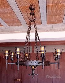 Lampadario in ferro con 8 lampadine