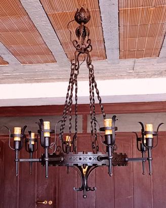 Lampadario in ferro con 8 lampadine