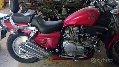 MOTO HONDA  CUSTOM   750VF    FOUR