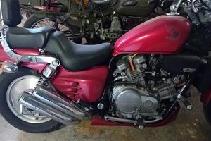 MOTO HONDA  CUSTOM   750VF    FOUR