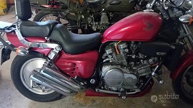 MOTO HONDA  CUSTOM   750VF    FOUR