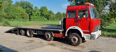 Fiat Iveco 320.36 8x2 pianale con rampre-cambio ZF