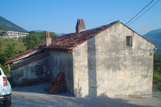Fabbricato rurale con 10.000 mq di terreno - Vista 2