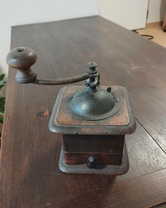 macinacaffé manuale vintage in legno e metallo