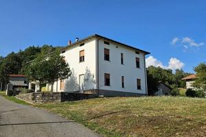 Villa di 300 m² con più di 5 locali e box auto dop