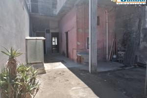 Mascali, singola con corte (CT)