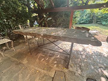 Tavolo in pietra e ferro battuto