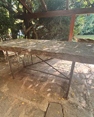 Tavolo in pietra e ferro battuto