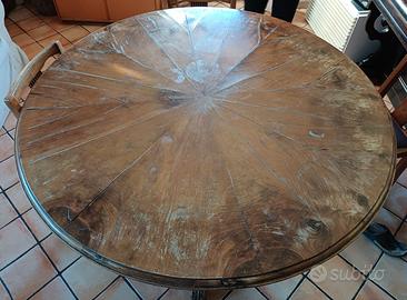 Tavolo rotondo fine '800, noce e legno massello