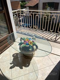 Tavolino in vetro con anfora vintage