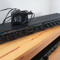 Alesis 3630 compressore