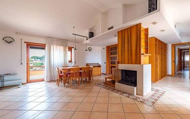 Attico / Mansarda di 200 m² con 4 locali a Ardea