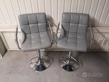 Coppia sgabelli regolabili con braccioli 