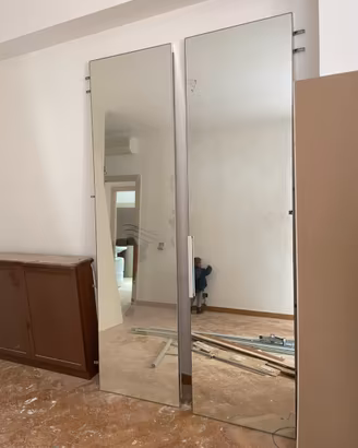 Armando a due ante im specchio