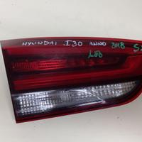 FANALE POSTERIORE SX A LED INTEGRATO NEL PORTELLON