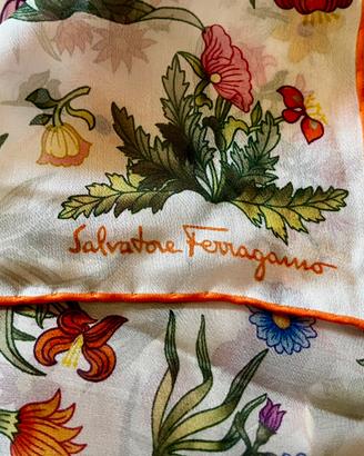 Stola in seta Ferragamo
