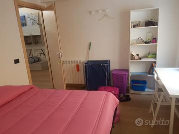 Stanza arredata per studentessa - zona università