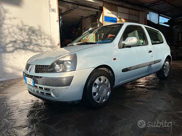 Renault clio 1200 16 v