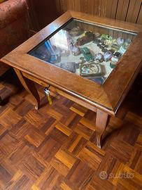 Tavolino con vetro apribile