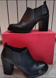 Tronchetto 40 nero Bata