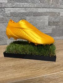 Scarpa d'oro mondiali 2022 - base nera con erbetta