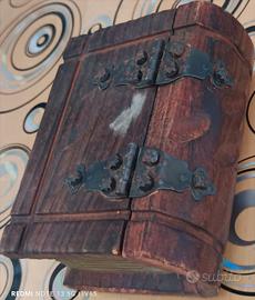 scatola legno a forma di libro 