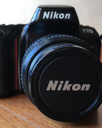 Fotocamera Nikon F70 Reflex con accessori