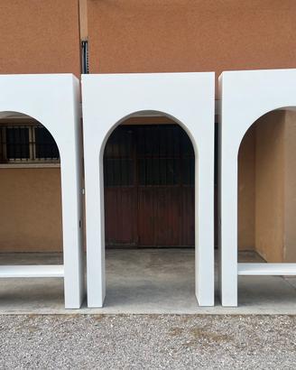 Scaffali decorativi ad arco