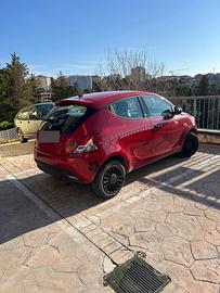 Lancia ypsilon 1.0 firefly 5 porte hybrid ecochic